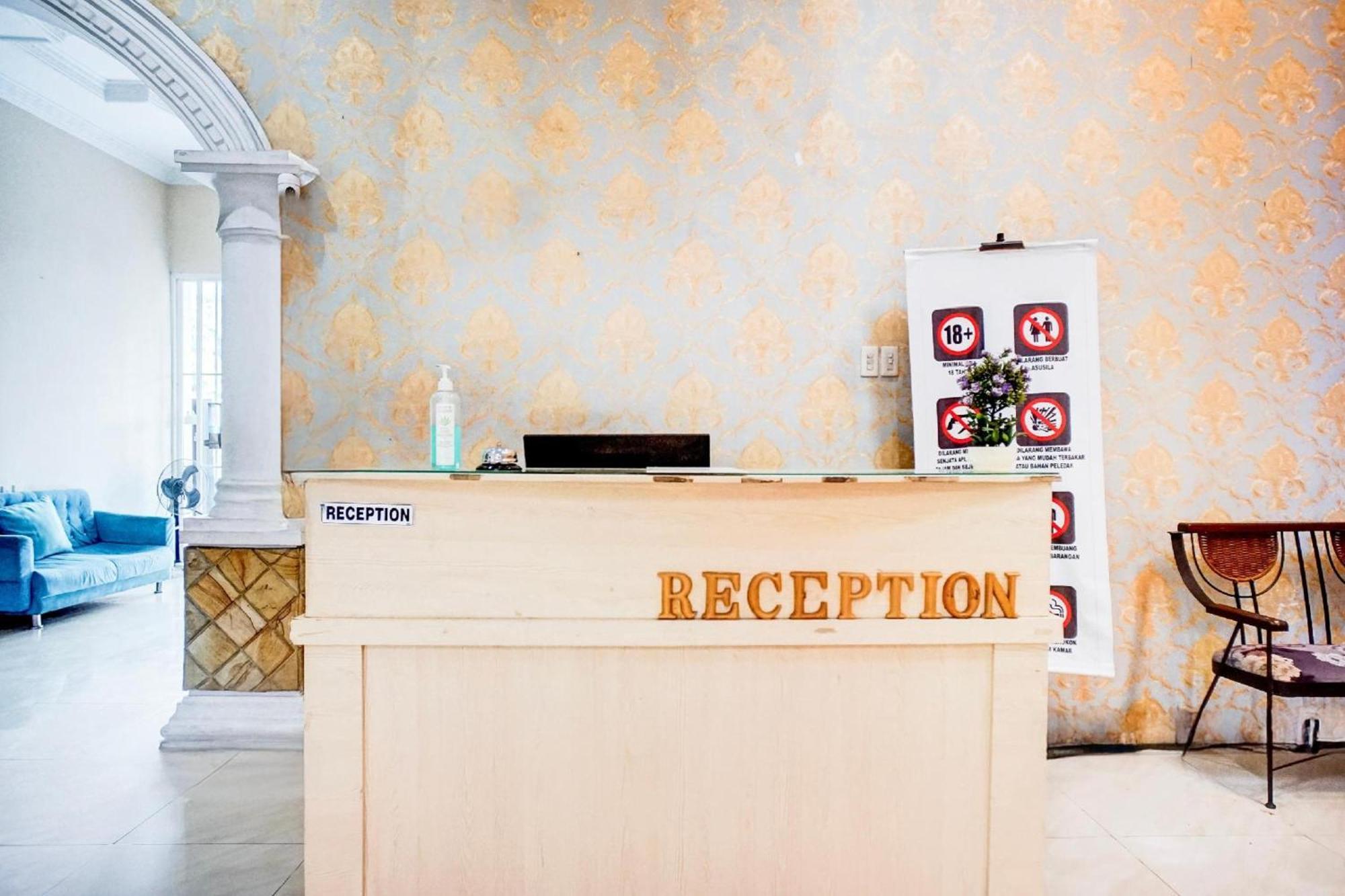 เรดดอร์ซ เนียร์ แกรนด์ พัลลาเดียม Hotel เมดาน ภายนอก รูปภาพ